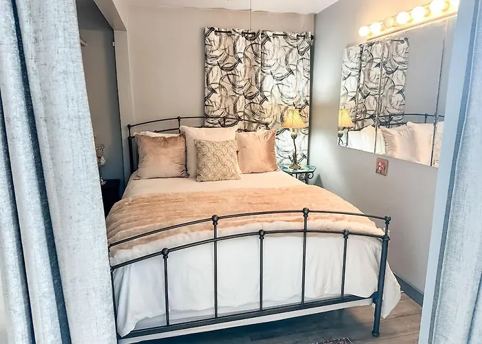 Holiday home 5 Mins To Nw Med Cntr, Studio/duplex, 1 Bd 1 Ba *