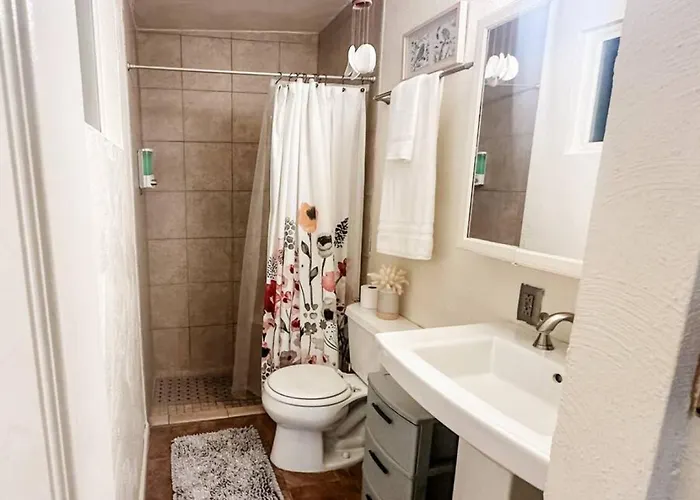 Holiday home 5 Mins To Nw Med Cntr, Studio/duplex, 1 Bd 1 Ba